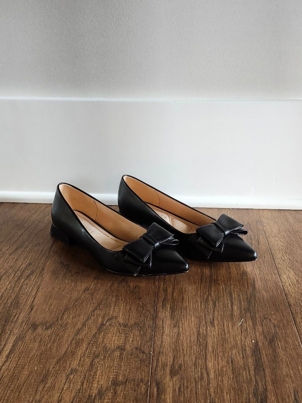 Journee Collection Black Bow Low Heel Pumps – Size 6